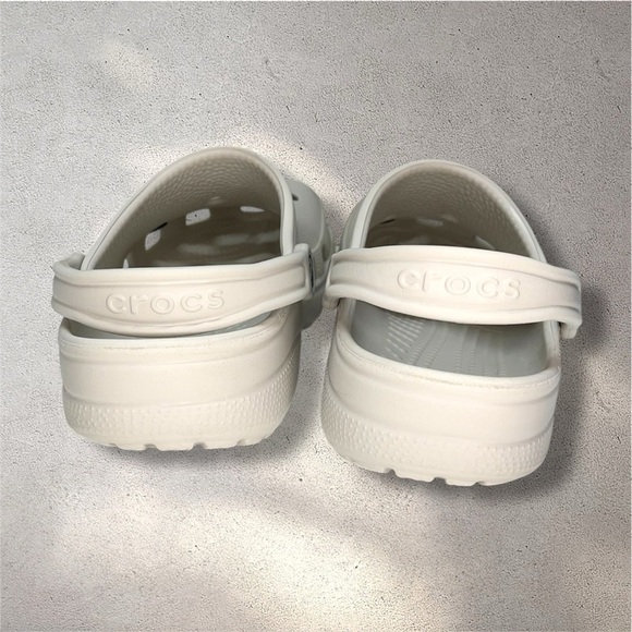 Crocs Classic White Unisex Clogs Shoes W/ Hello Kitty Jibbitz - Picture 6 of 8